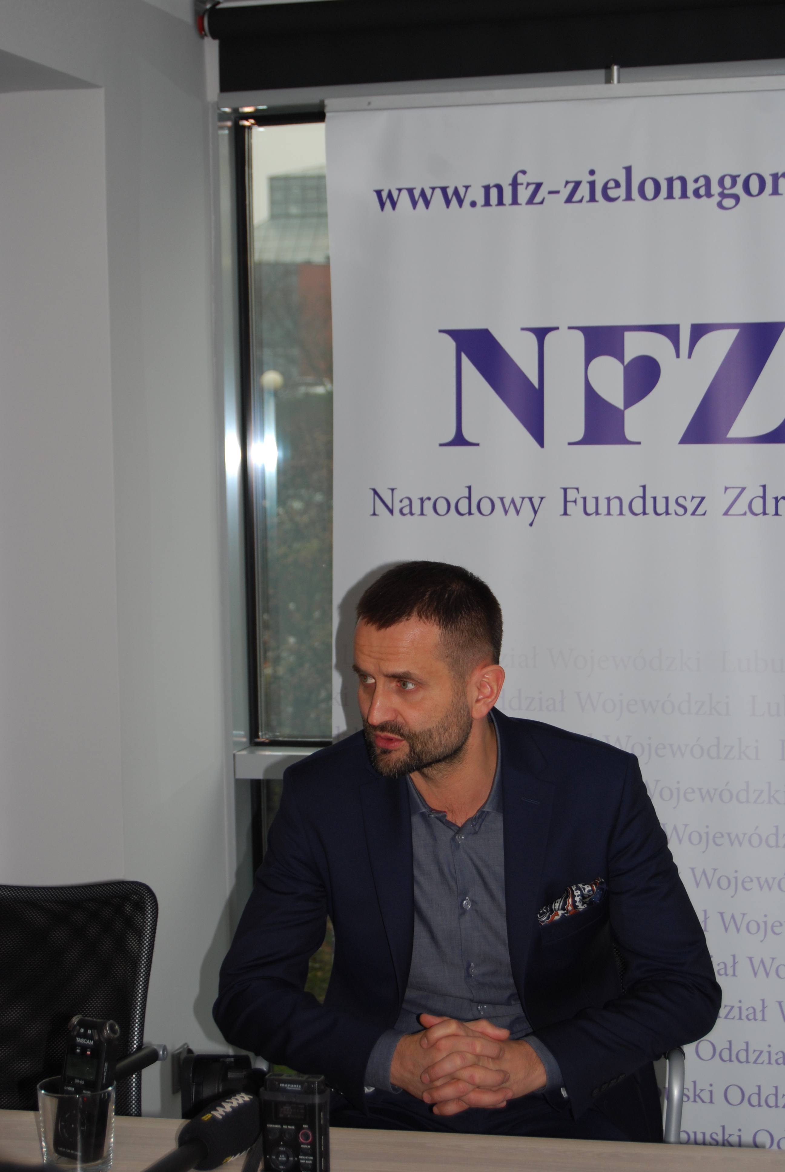 Ilustracja do informacji: Konferencja prasowa na temat zmian w zabezpieczeniu świadczeń opieki zdrowotnej dla mieszkańców powiatu krośnieńskiego